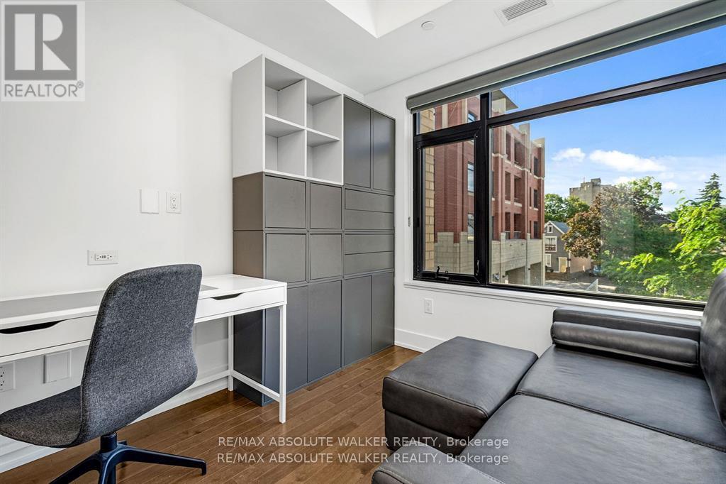 202 - 11 Des Oblats Avenue