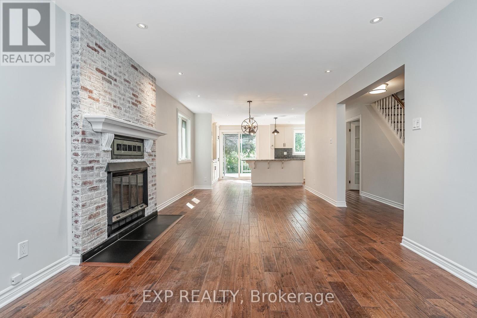 80 Coolspring Crescent