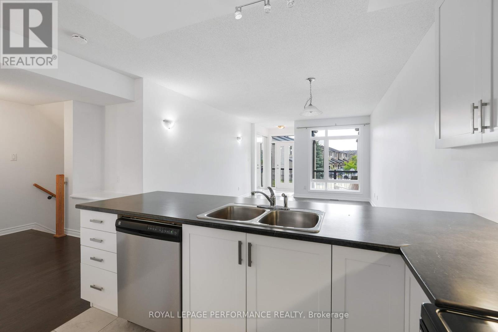 53 - 121 Poplin Street