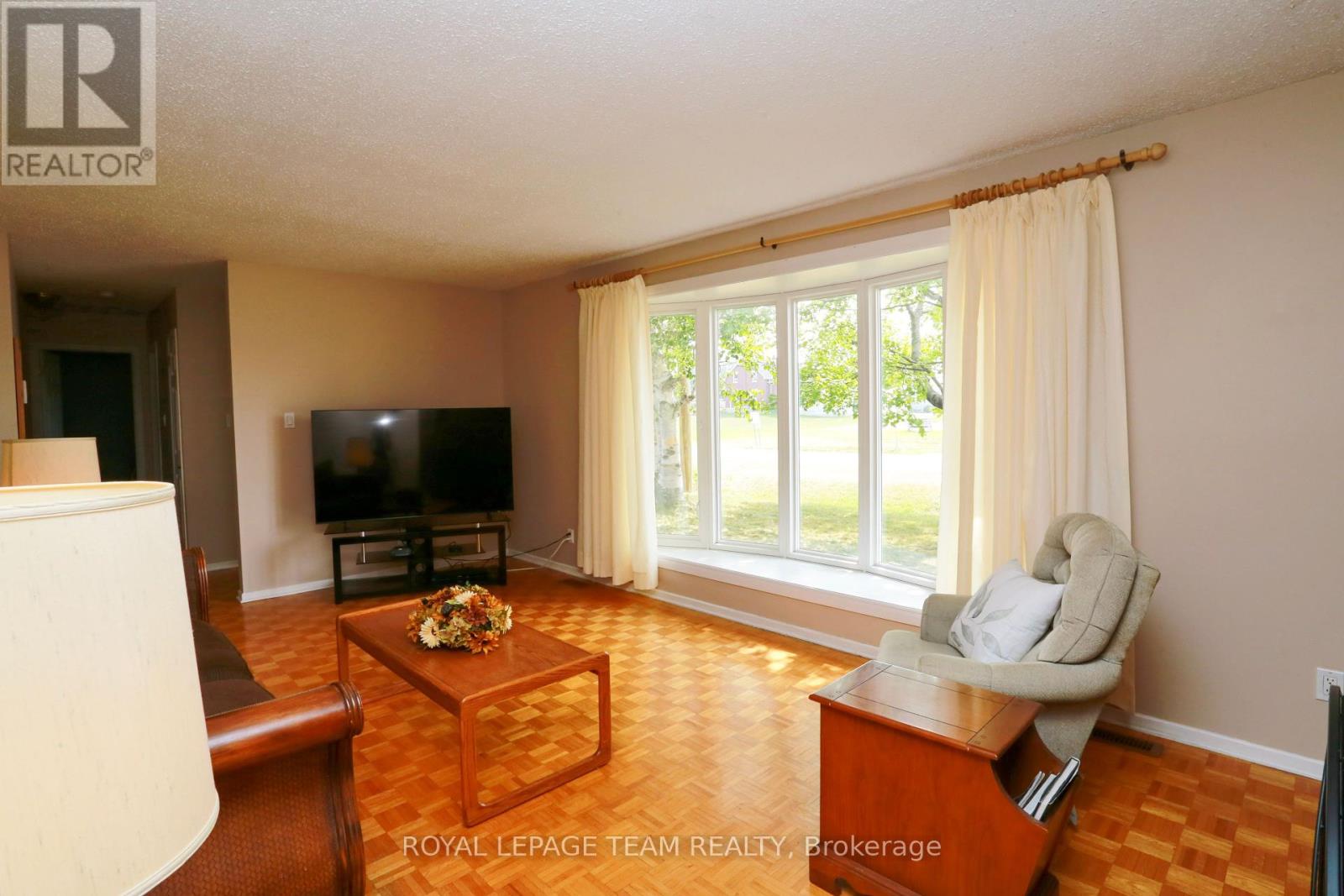 82 Maitland Street S