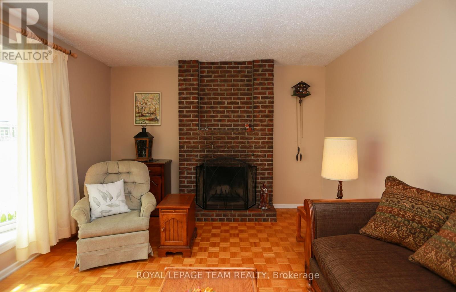 82 Maitland Street S