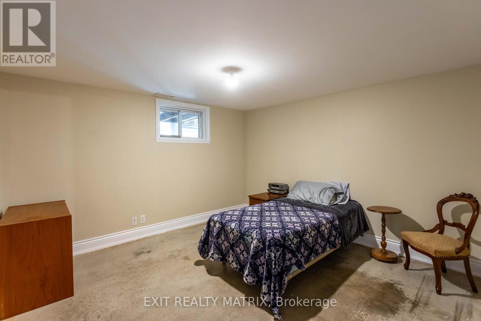 20306 Lochiel Street W