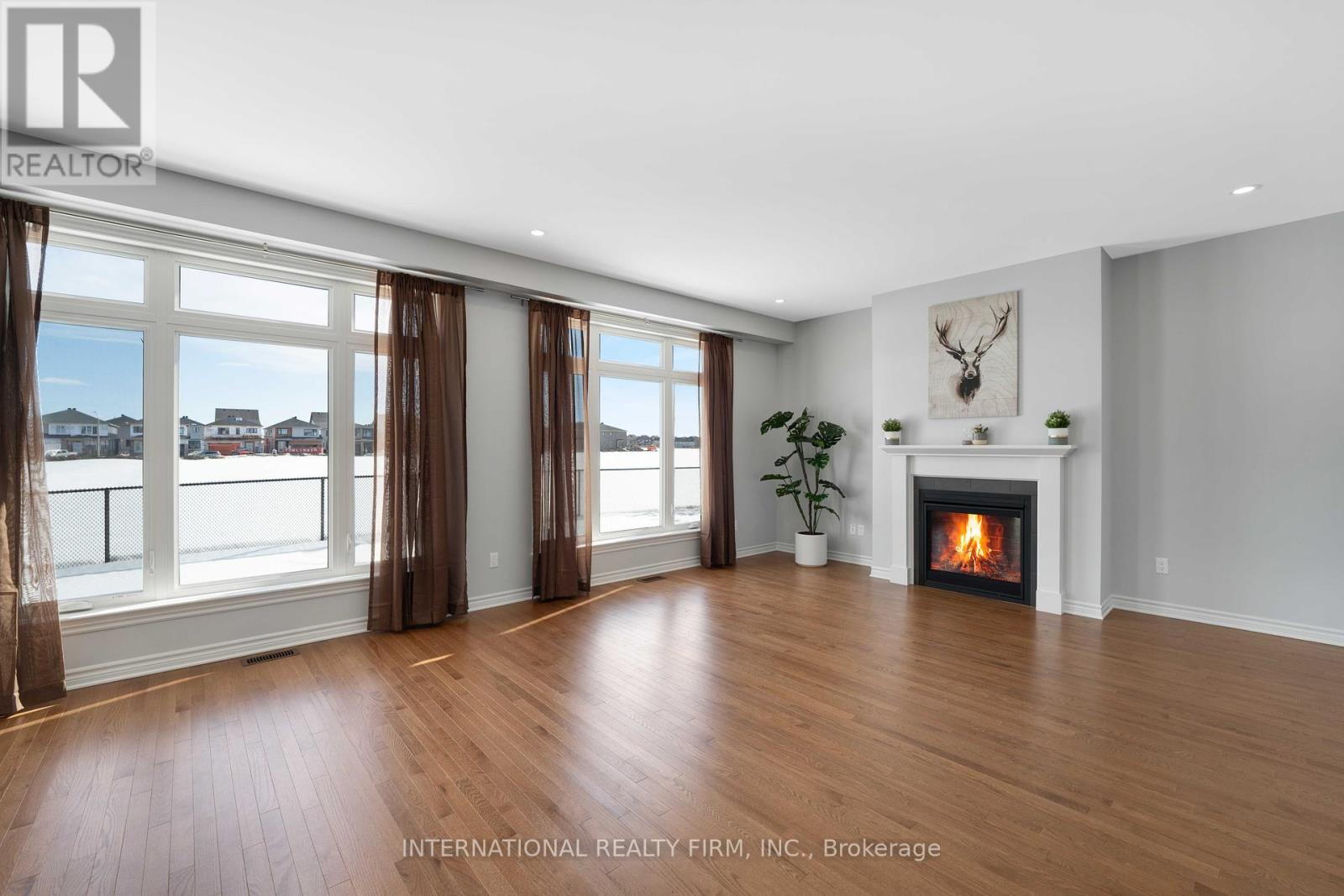 696 Moonflower Crescent