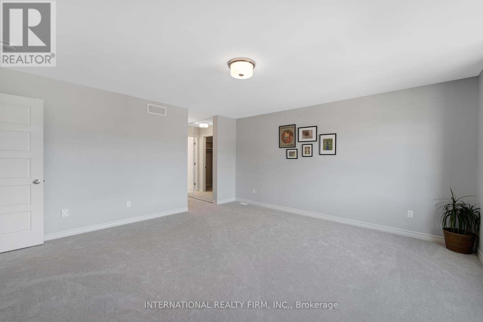 696 Moonflower Crescent