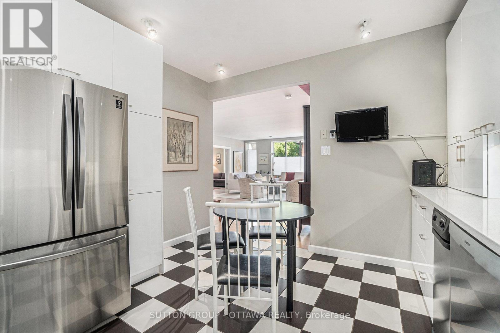 202 - 287 Maclaren Street