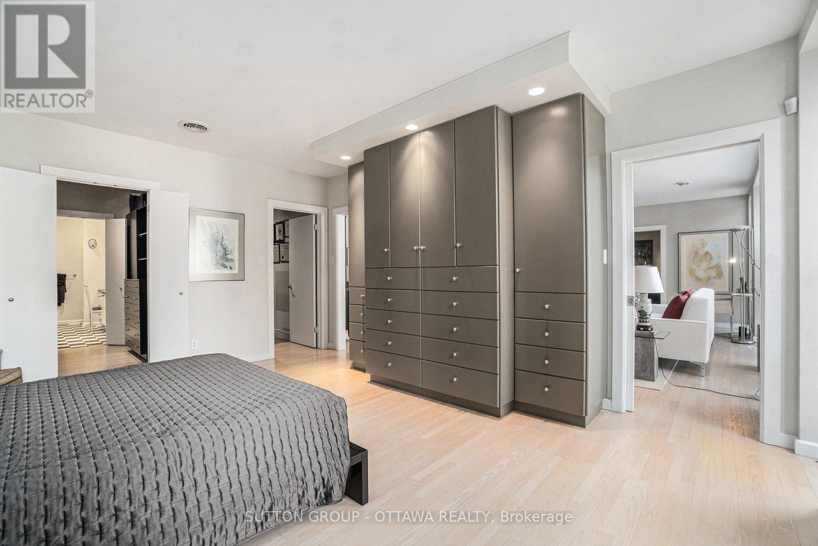 202 - 287 Maclaren Street