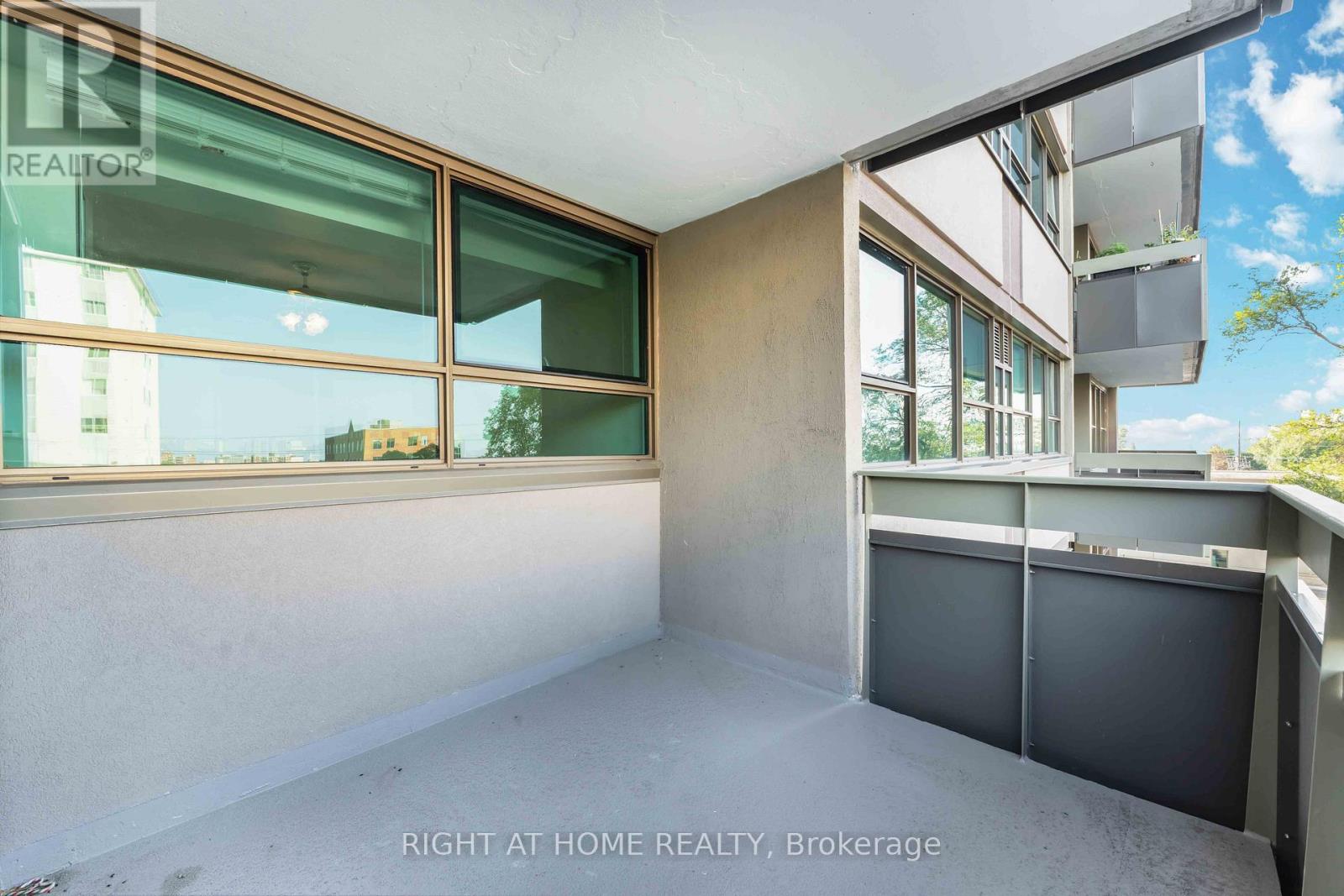 302 - 555 Brittany Drive