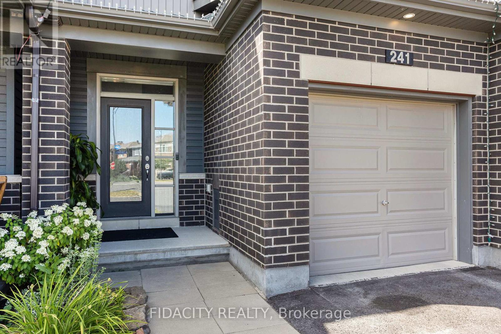 241 Bandelier Way