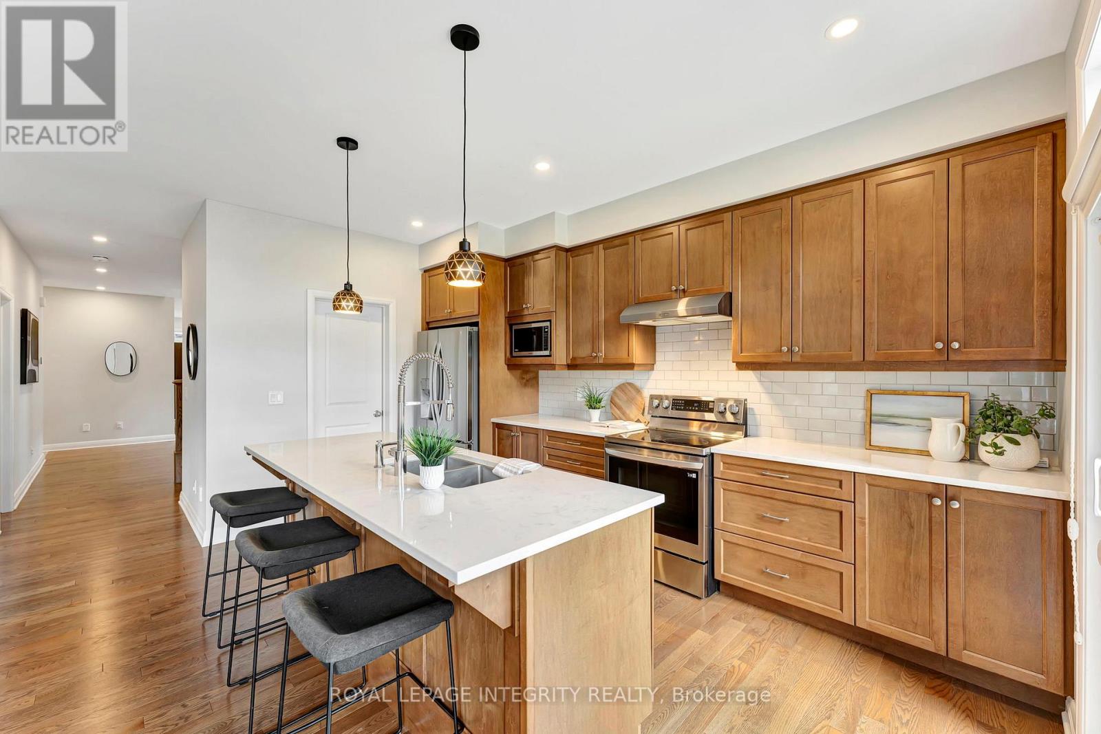 885 Moses Tennisco Street