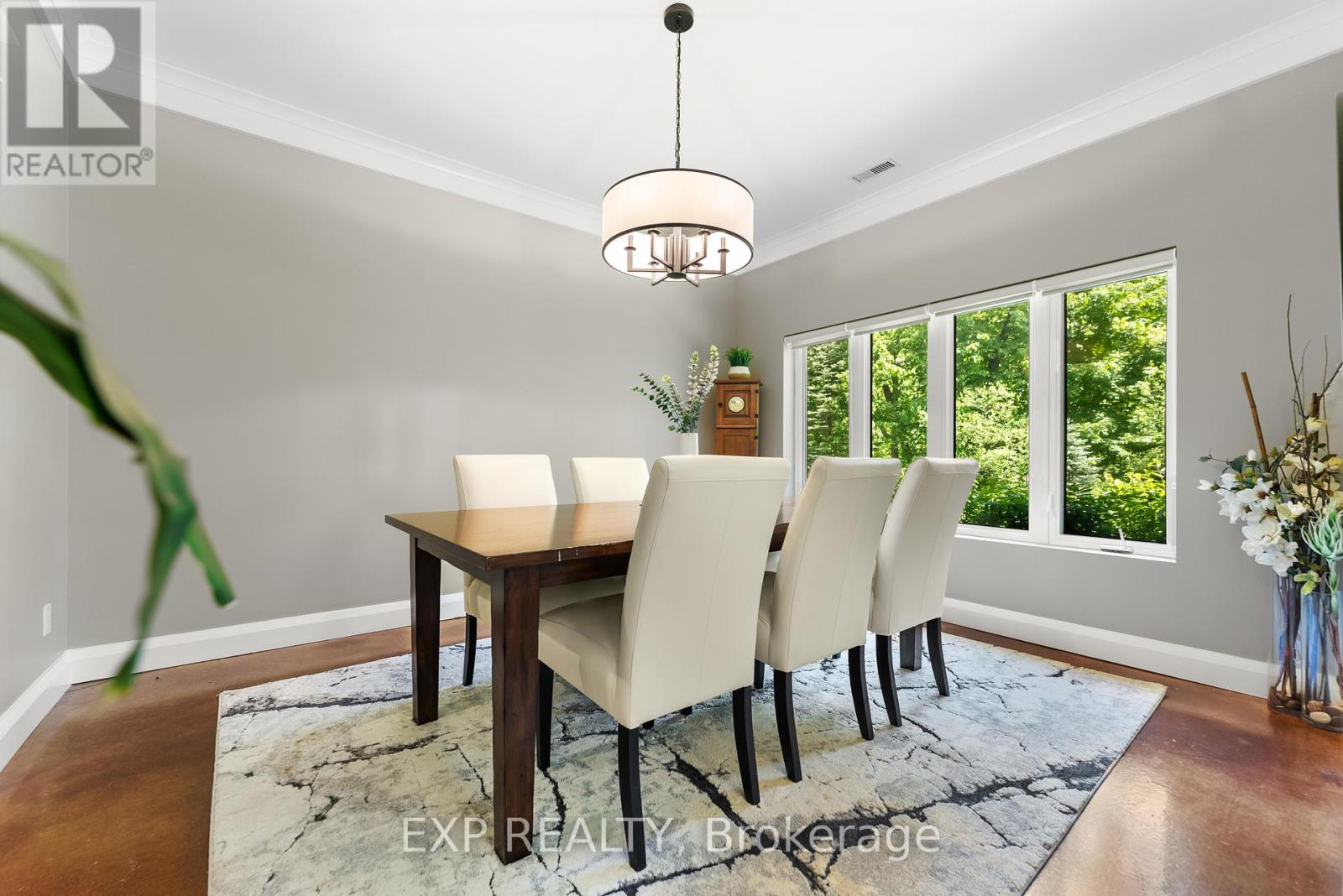 5759 Queenscourt Crescent