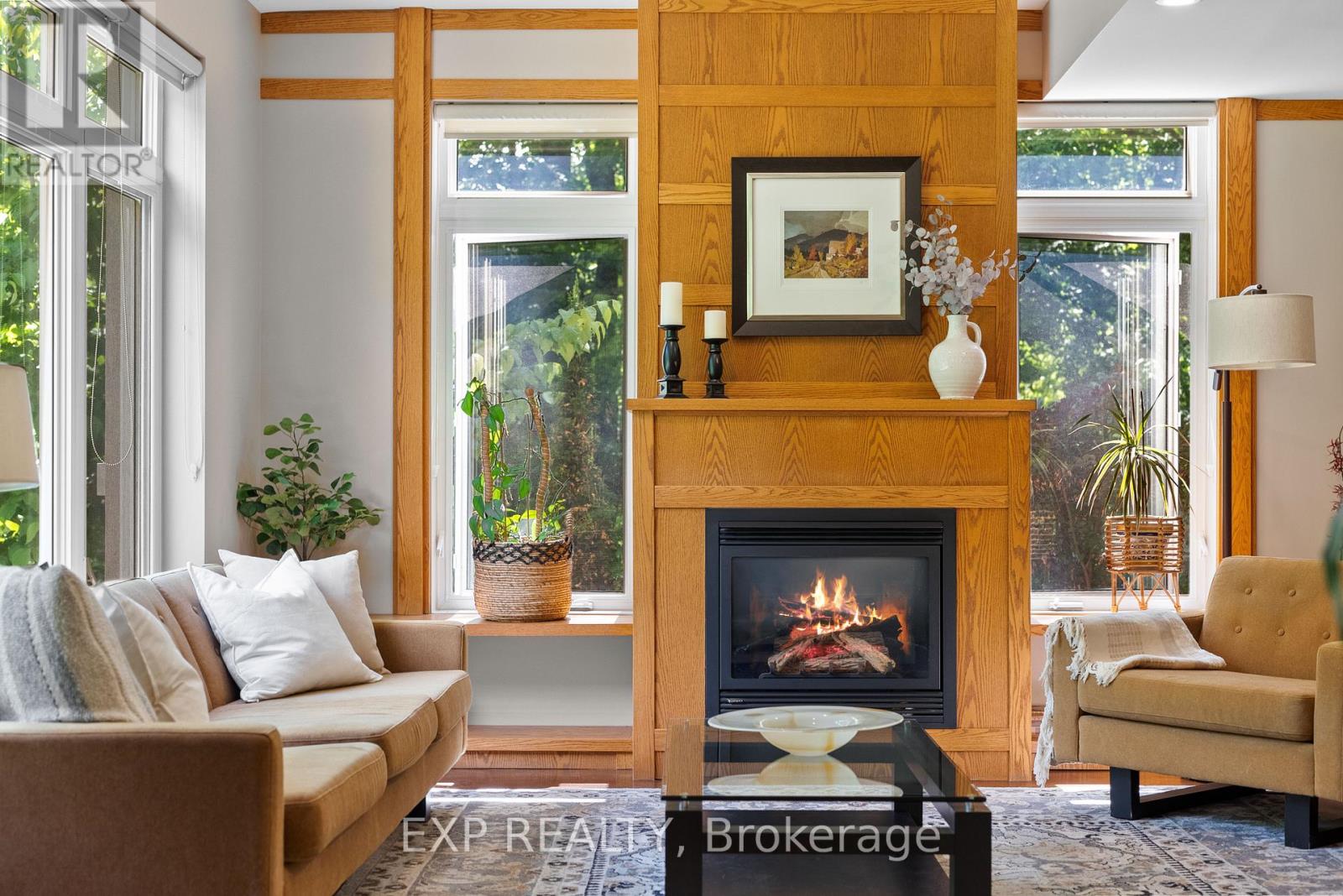 5759 Queenscourt Crescent