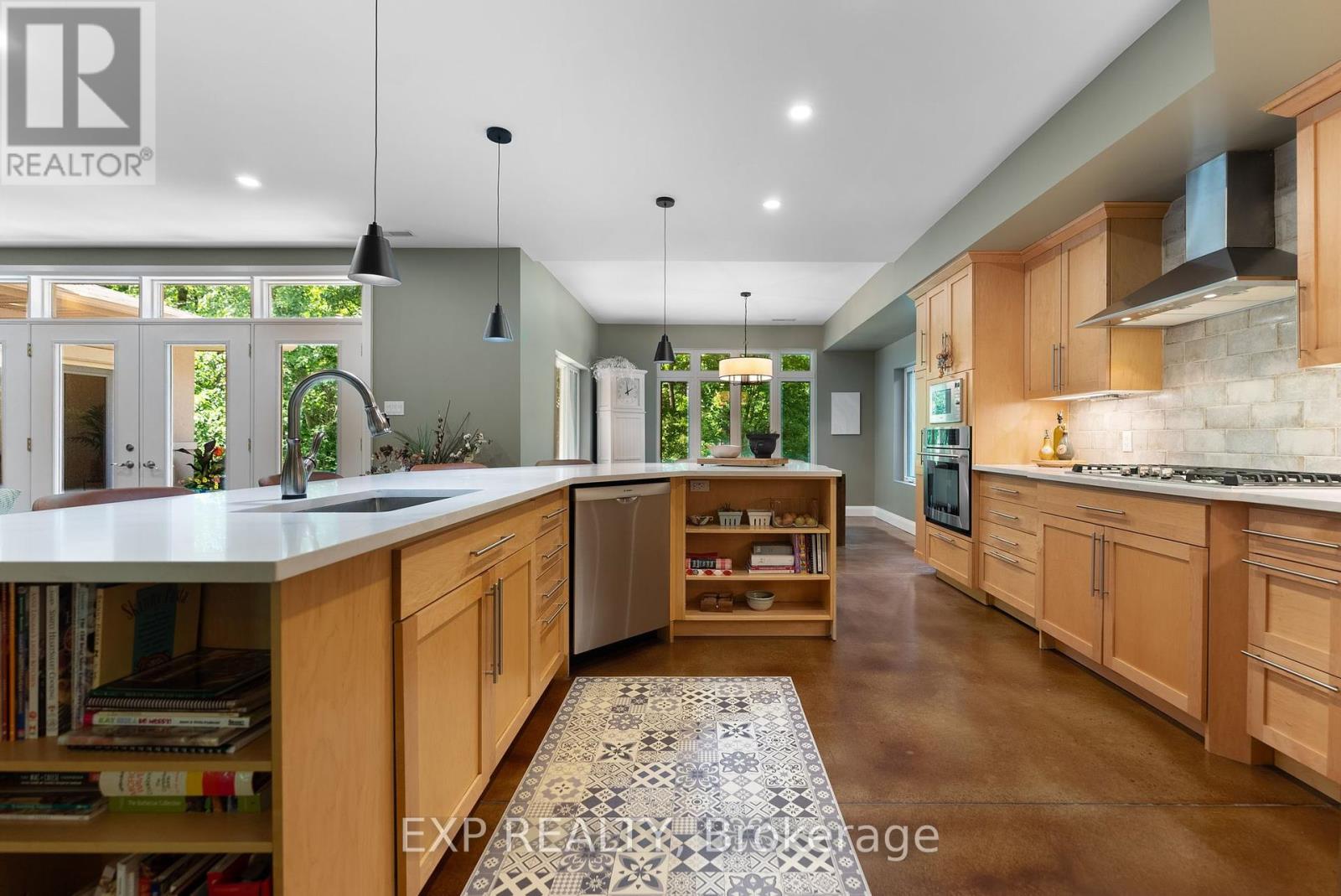 5759 Queenscourt Crescent