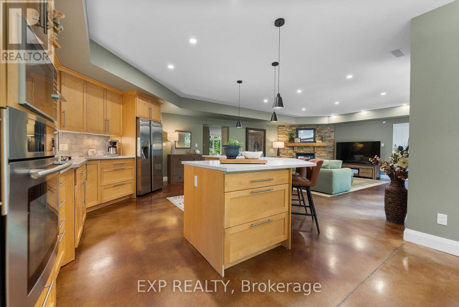 5759 Queenscourt Crescent