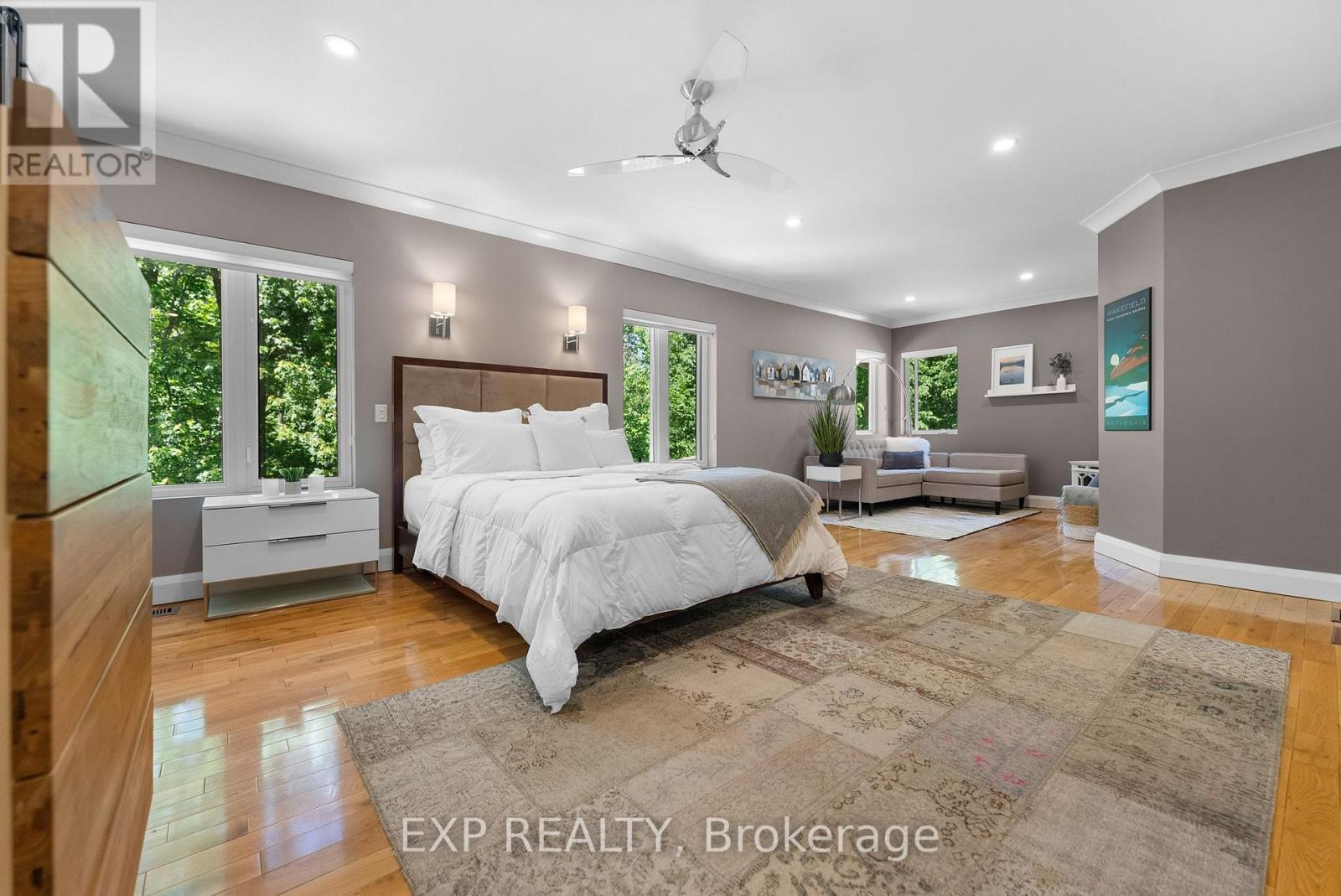 5759 Queenscourt Crescent