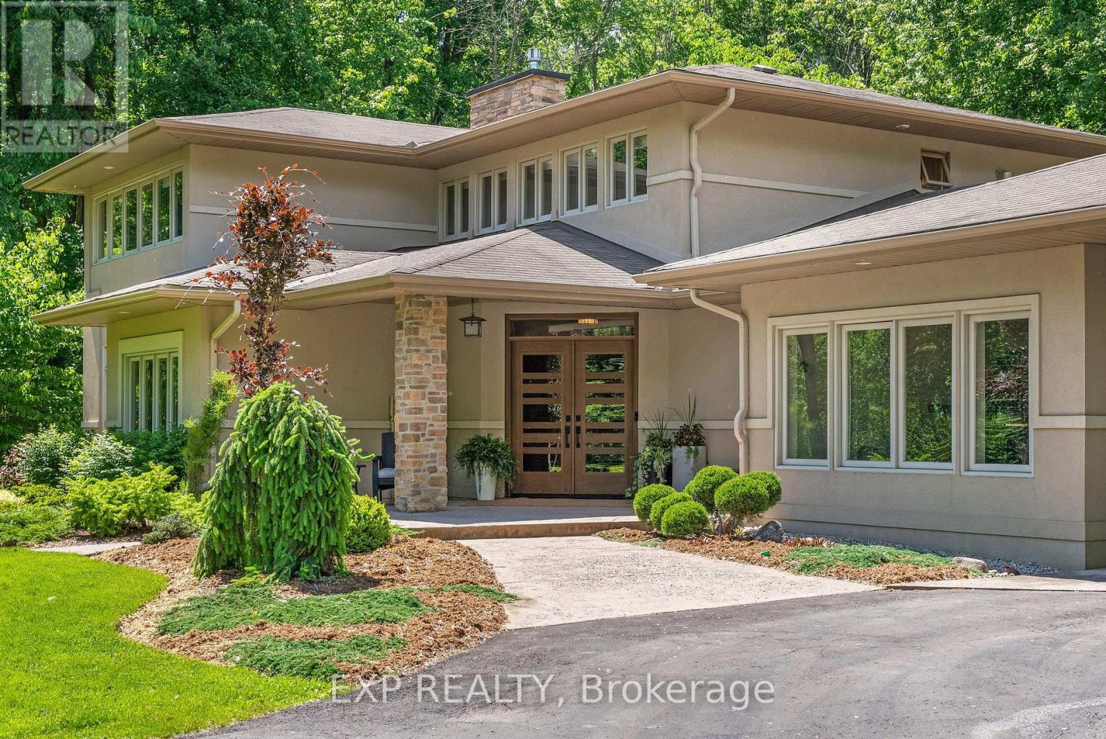 5759 Queenscourt Crescent