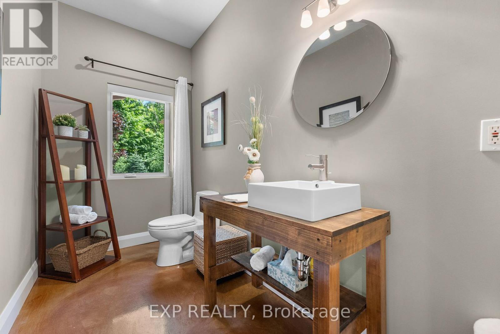 5759 Queenscourt Crescent
