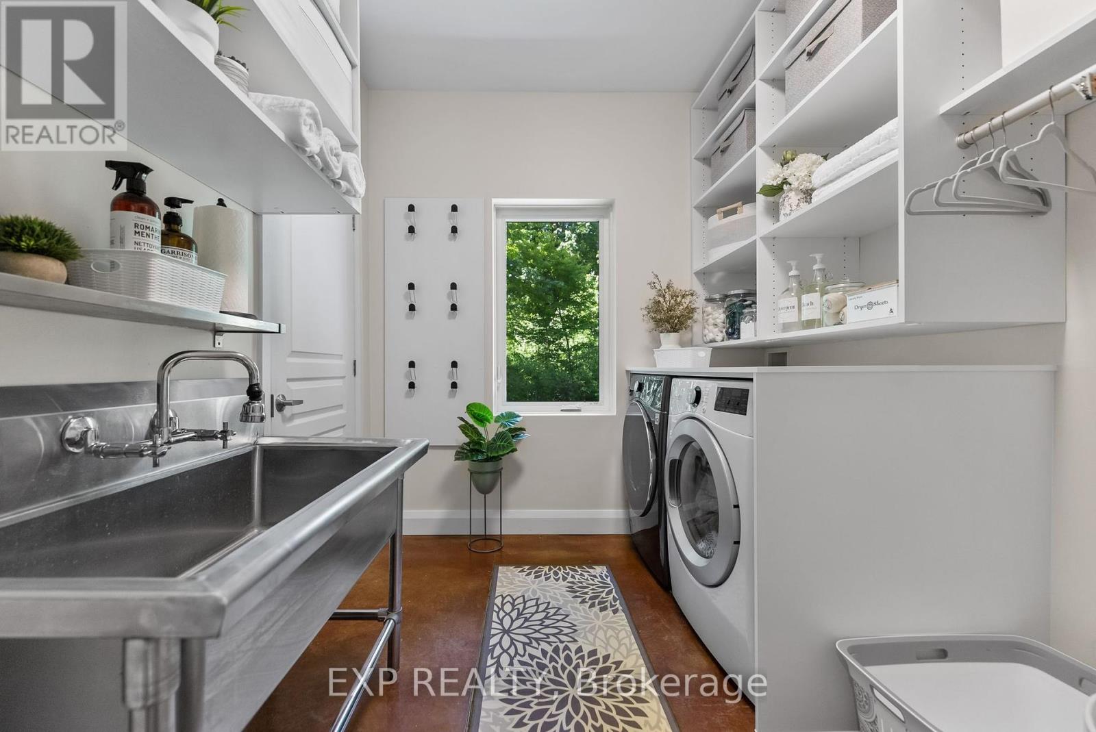 5759 Queenscourt Crescent