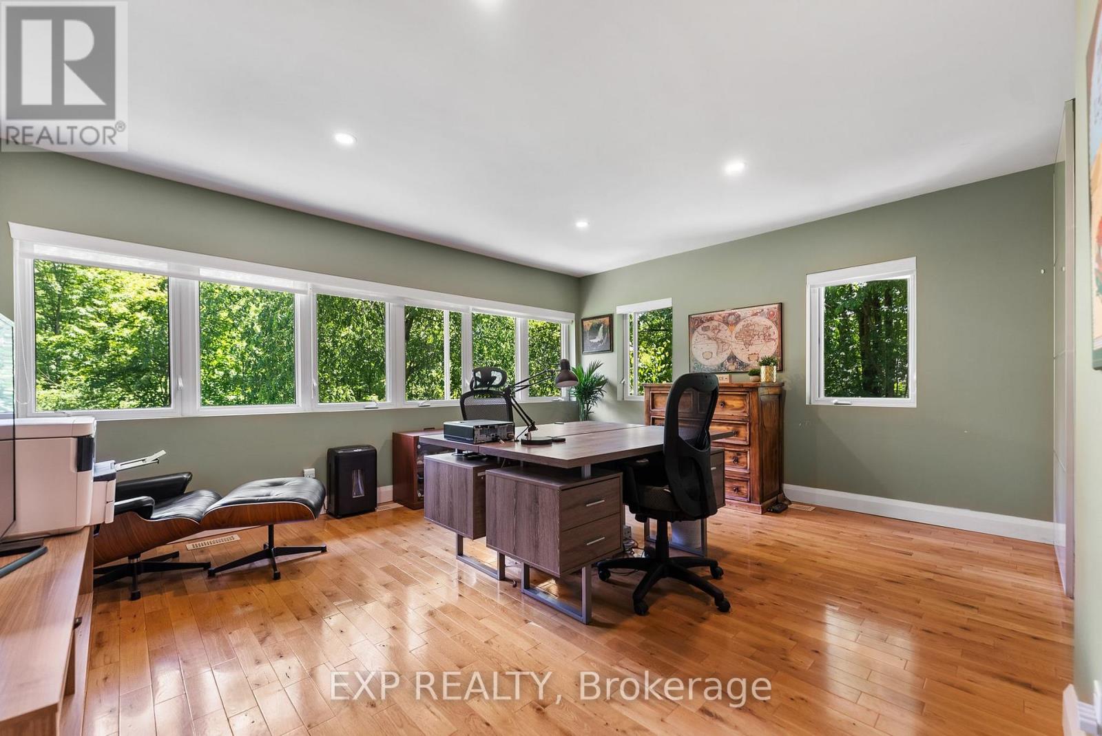 5759 Queenscourt Crescent