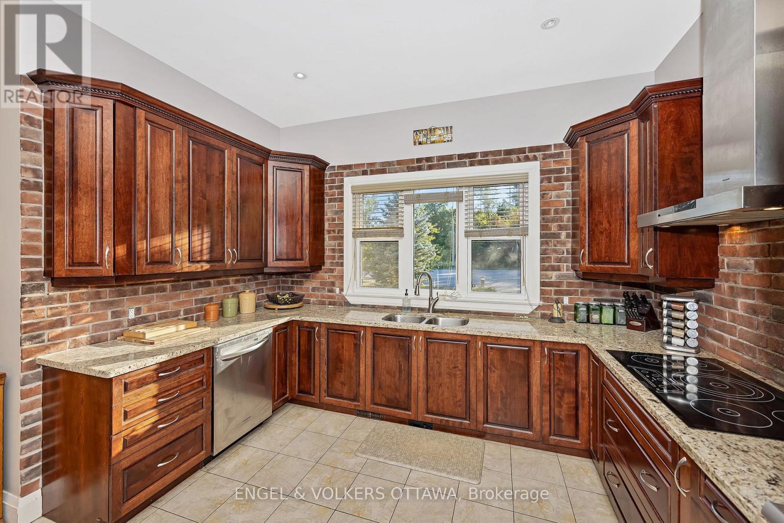 1836 Whitemarsh Crescent