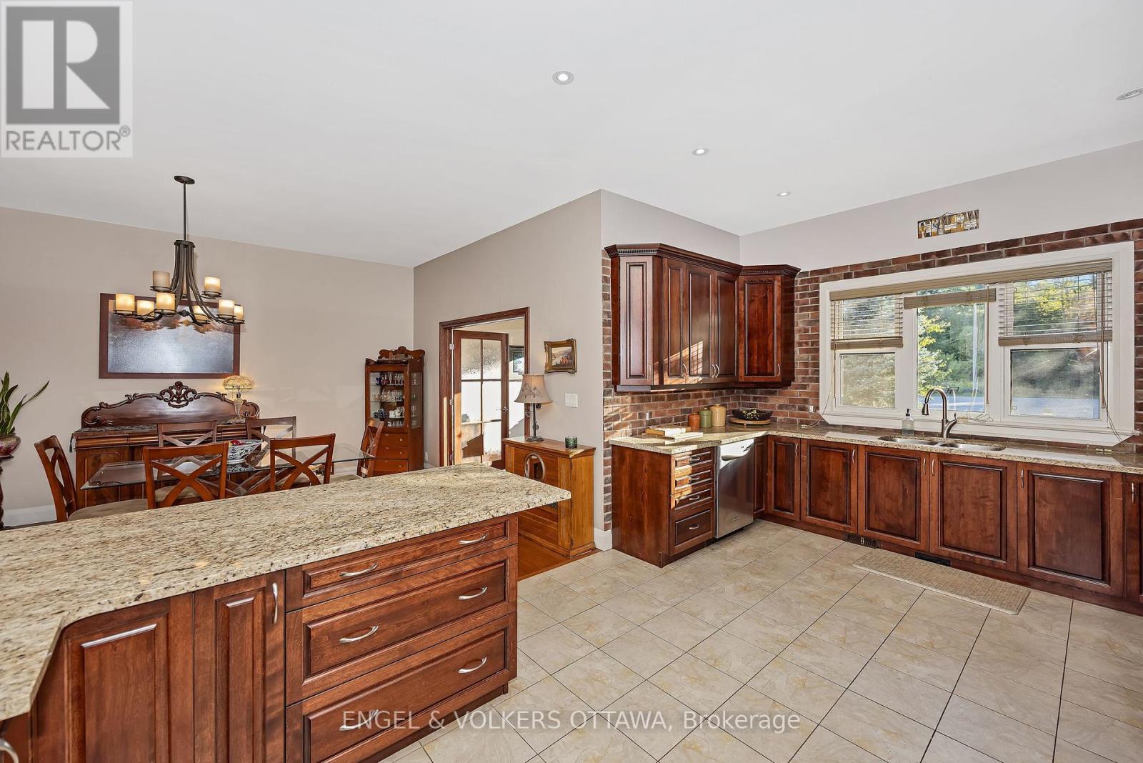 1836 Whitemarsh Crescent