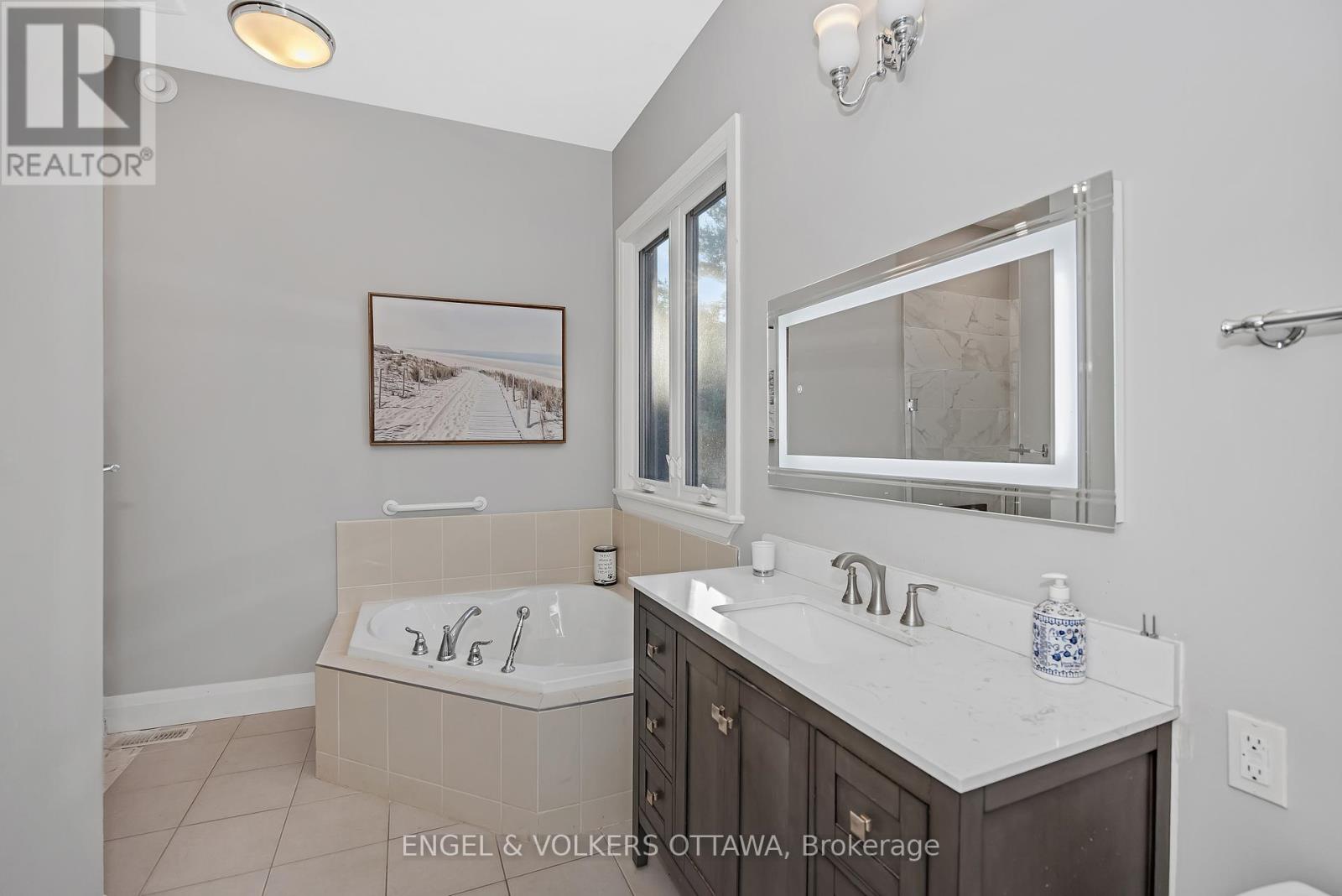1836 Whitemarsh Crescent