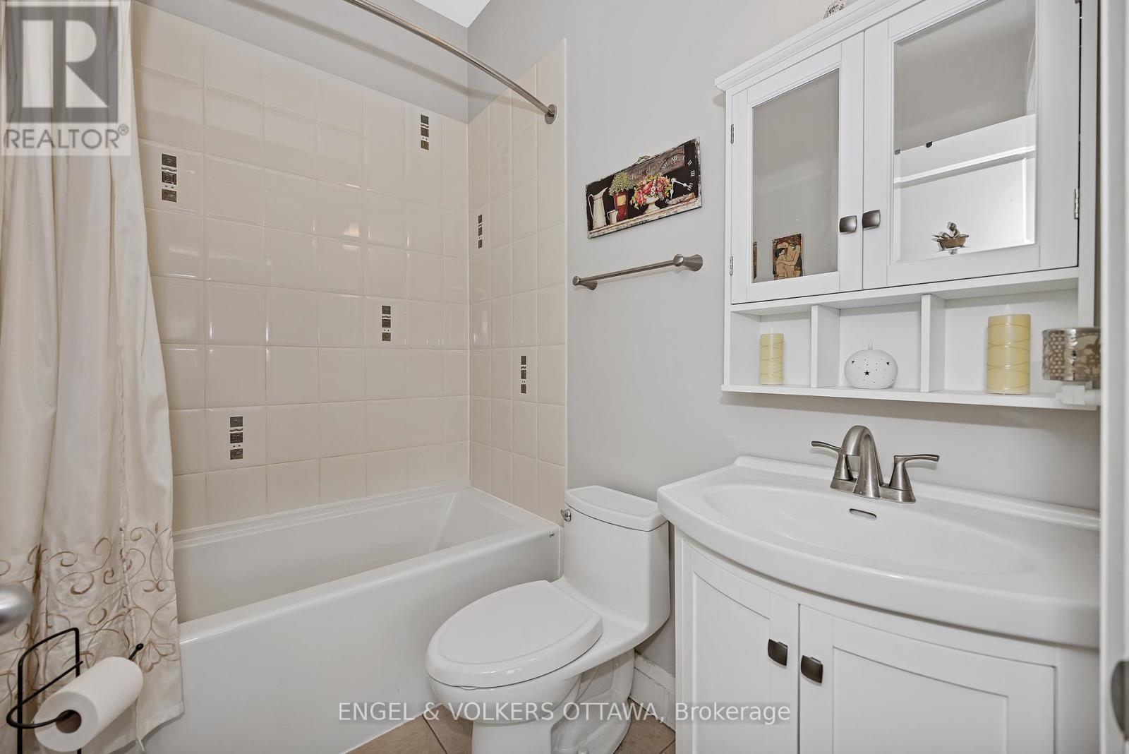 1836 Whitemarsh Crescent