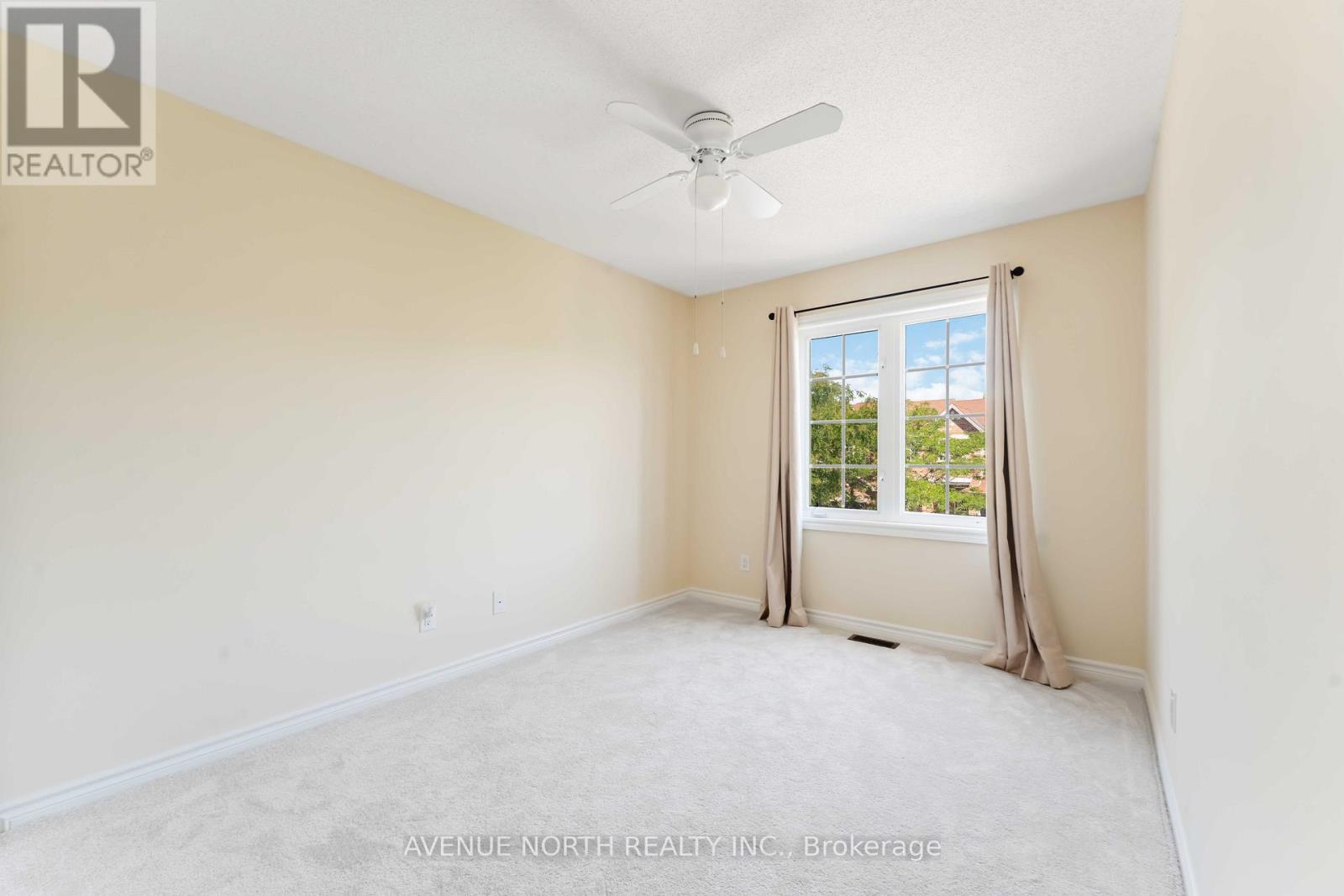 241 Waymark Crescent