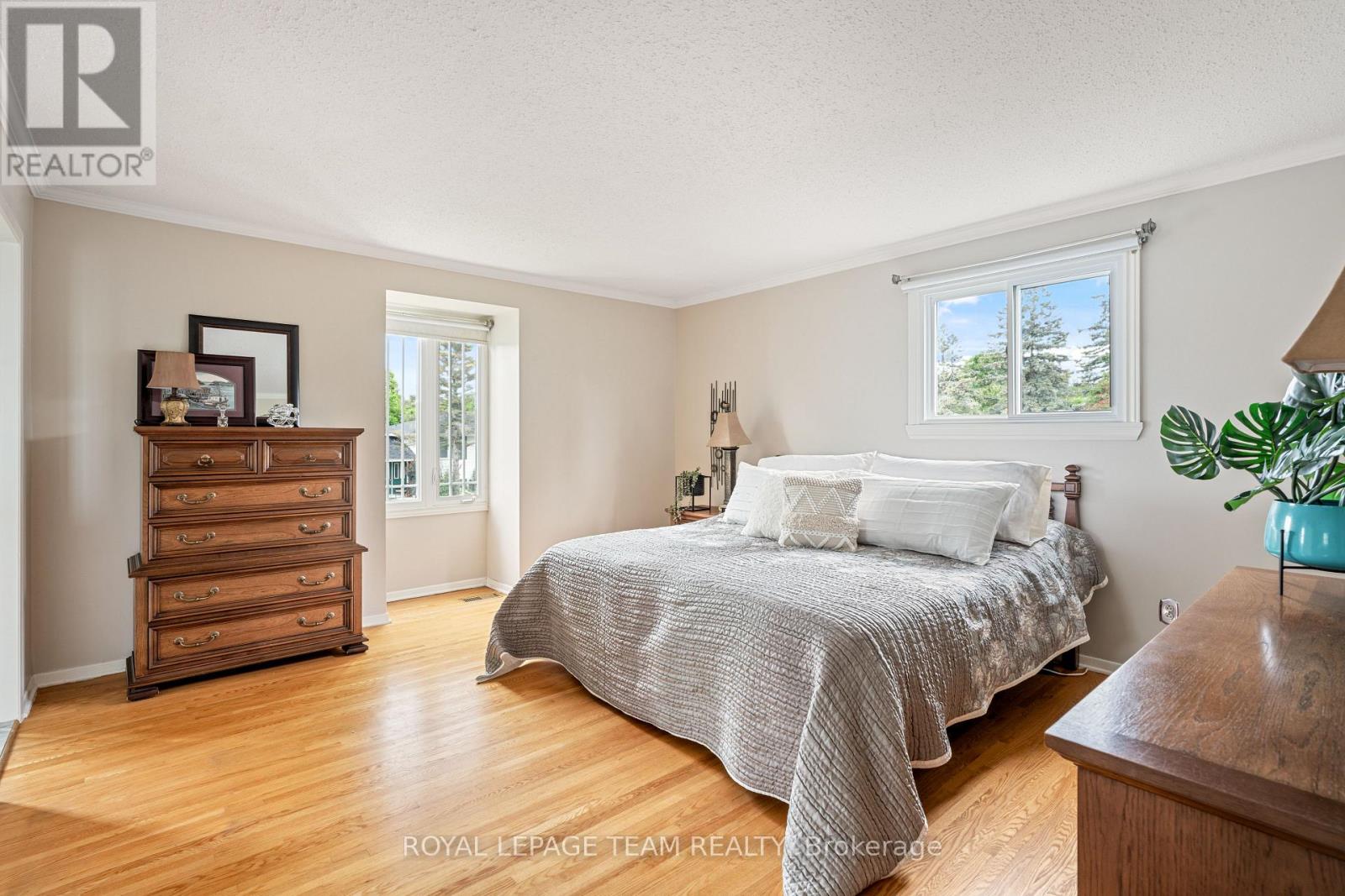 2128 Hubbard Crescent