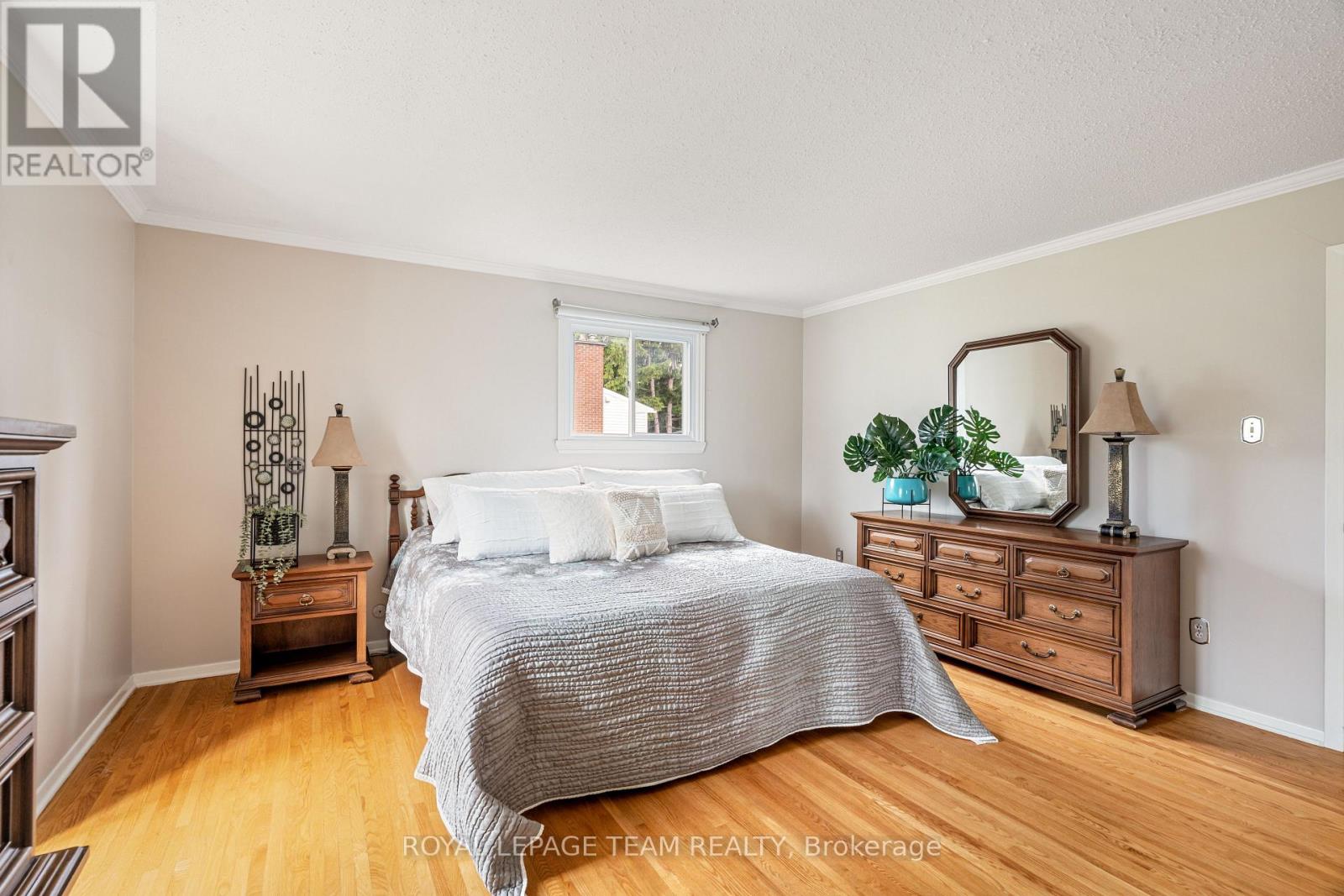 2128 Hubbard Crescent
