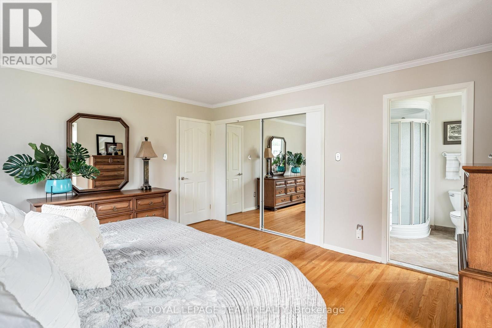 2128 Hubbard Crescent