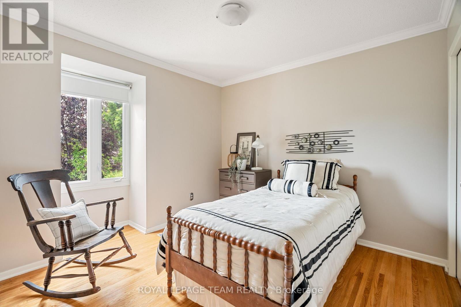 2128 Hubbard Crescent