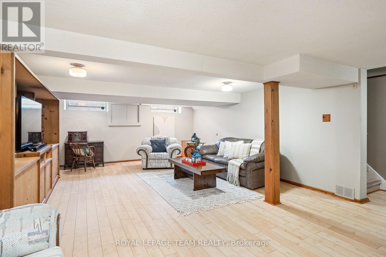 2128 Hubbard Crescent