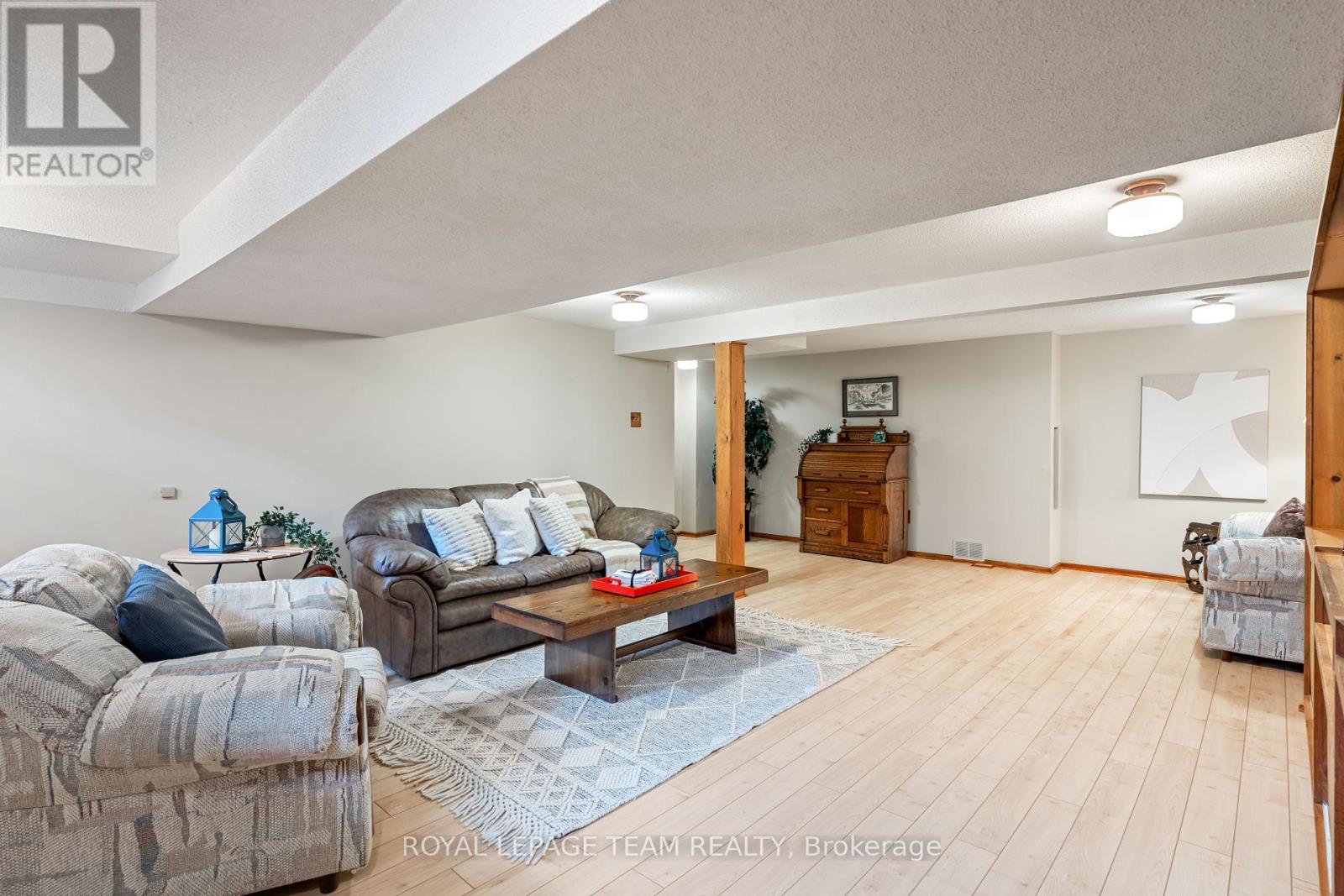 2128 Hubbard Crescent