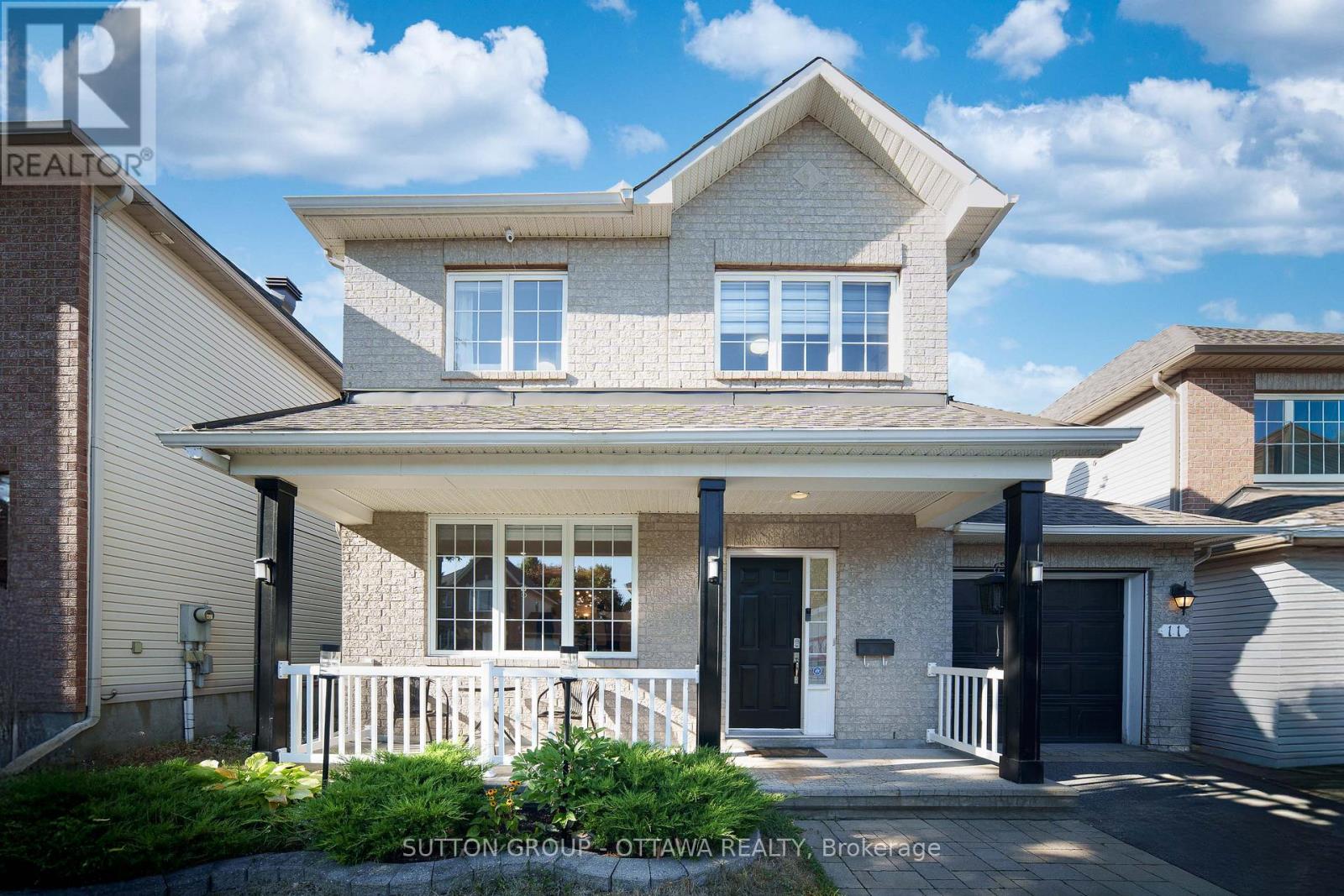 11 Baypointe Crescent
