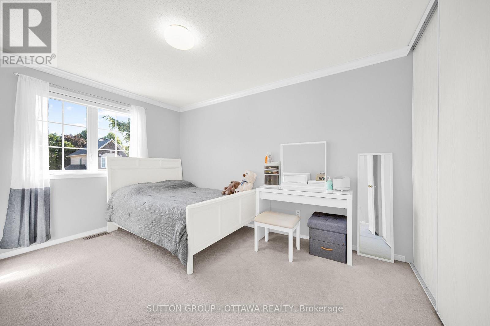11 Baypointe Crescent