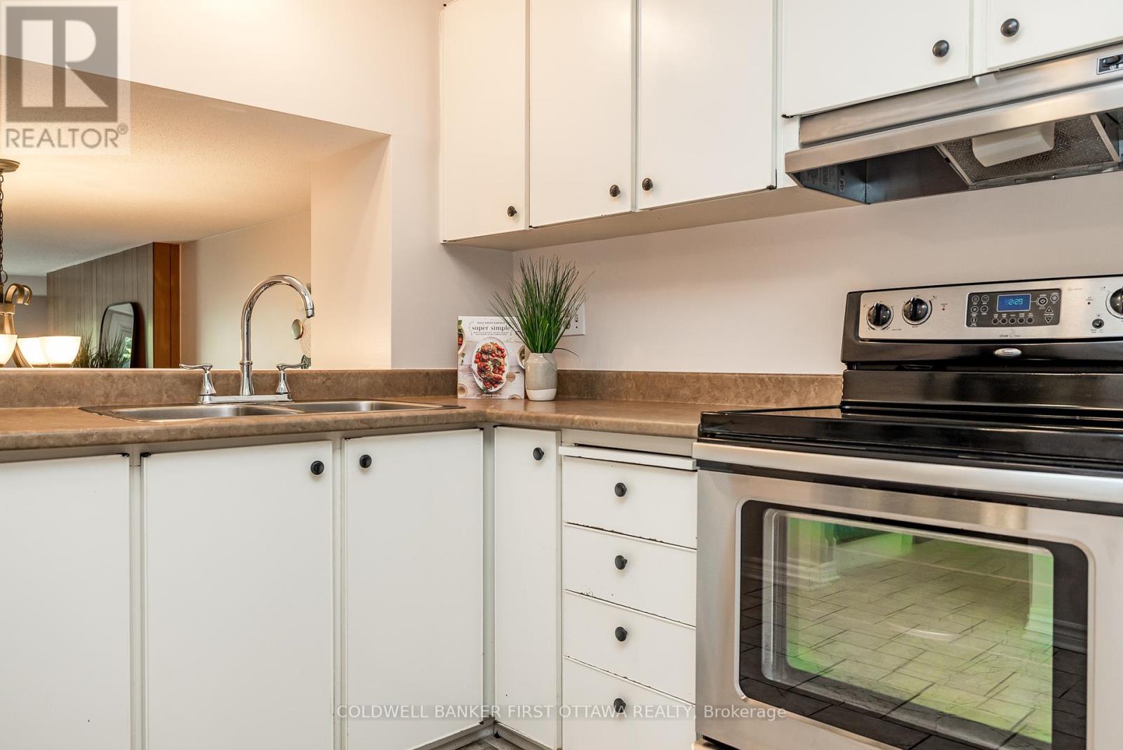48 Downsview Crescent