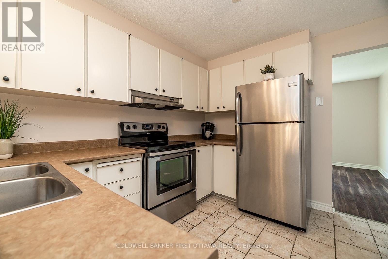 48 Downsview Crescent