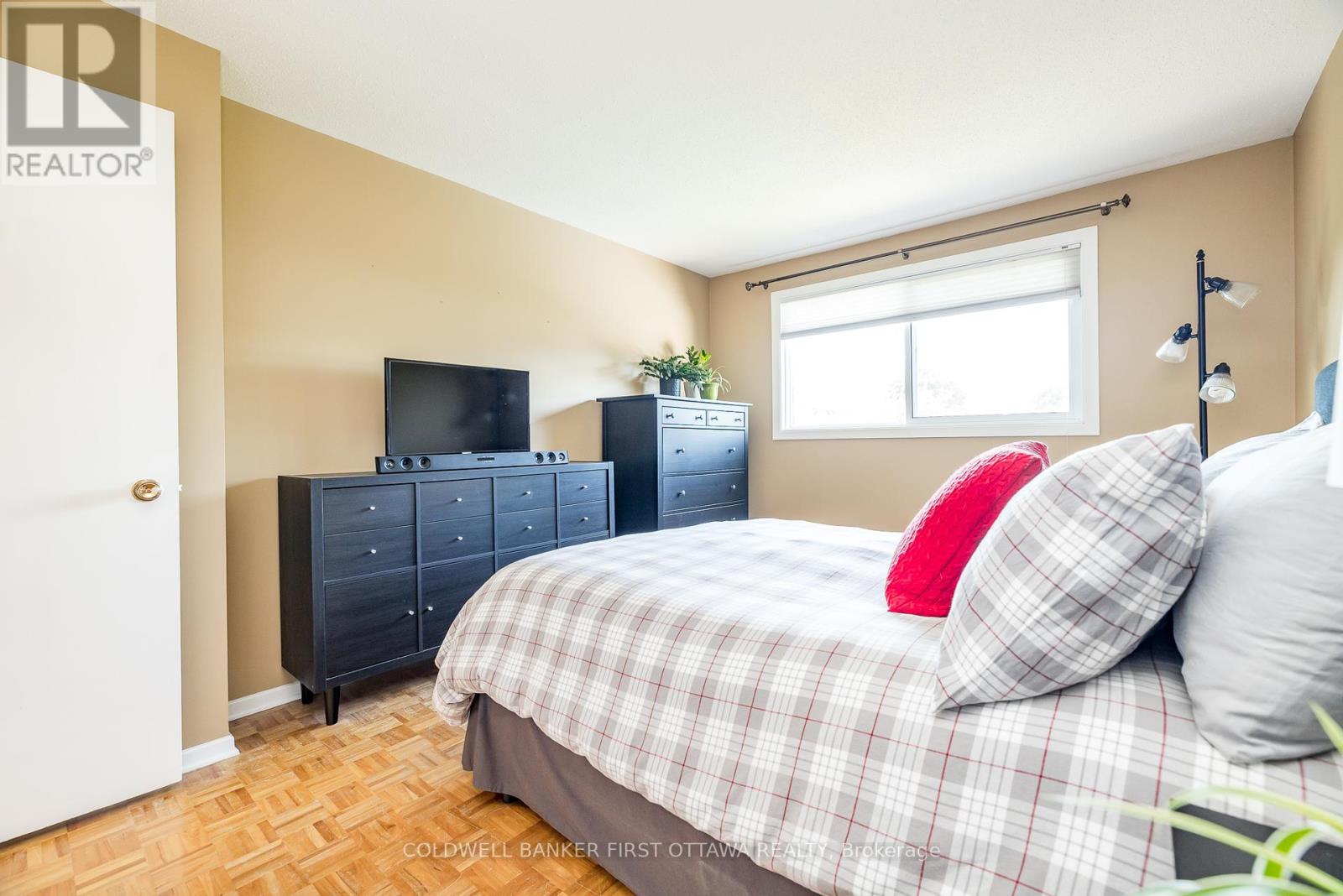 48 Downsview Crescent