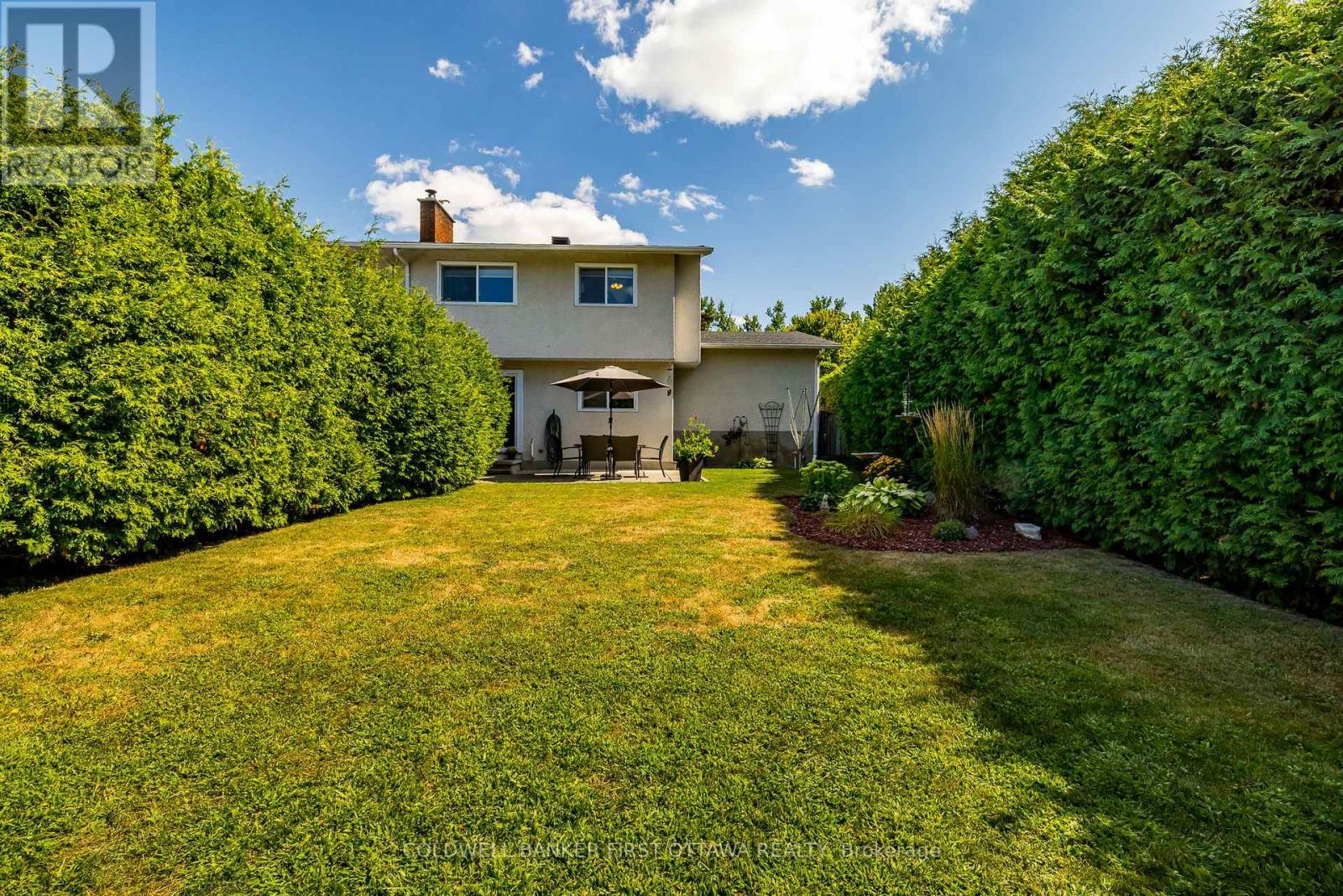 48 Downsview Crescent