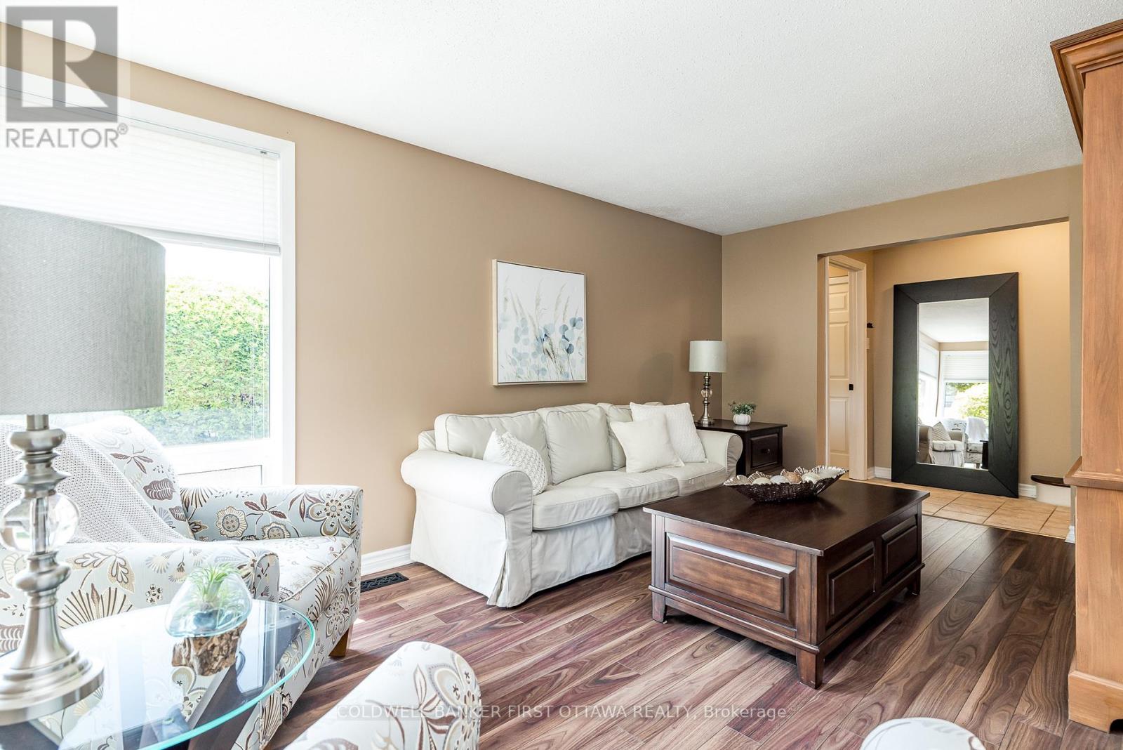 48 Downsview Crescent
