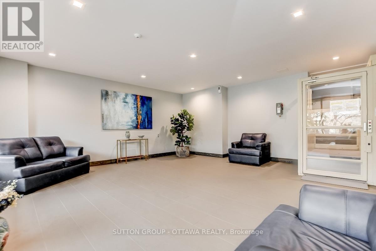 405 - 665 Bathgate Drive