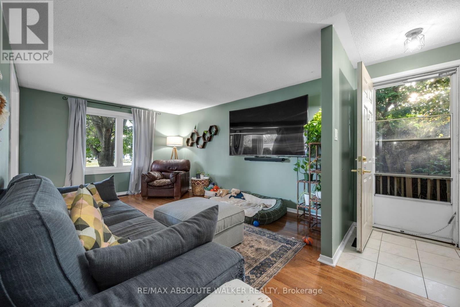 428 Hatfield Crescent