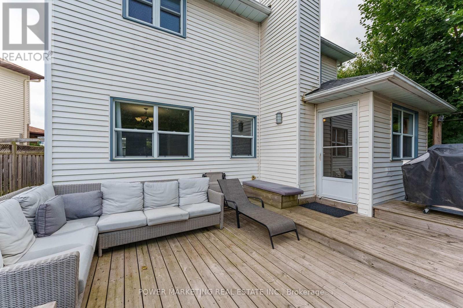 1809 Chopin Place