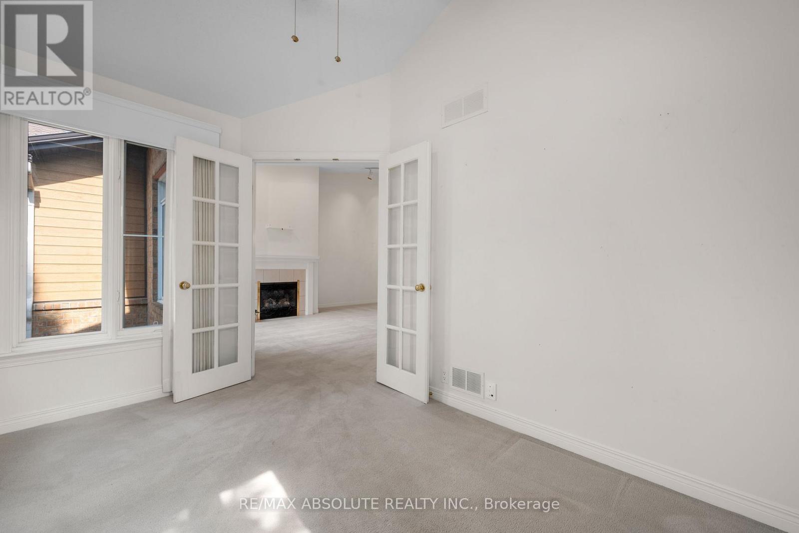 87 Waterthrush Crescent