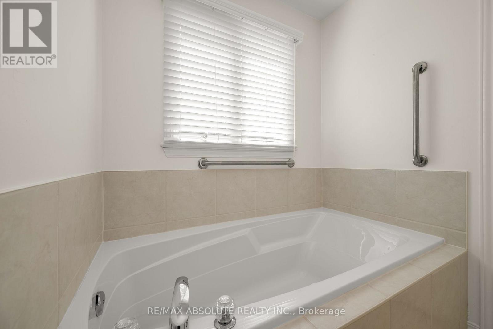 87 Waterthrush Crescent