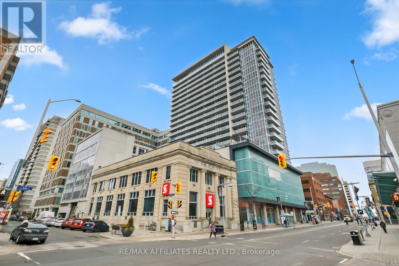 1201 - 324 Laurier Avenue W