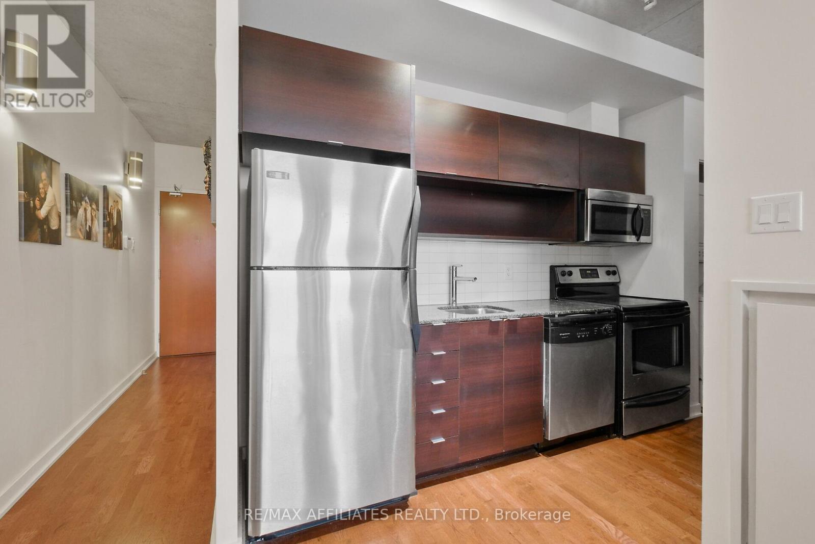1201 - 324 Laurier Avenue W