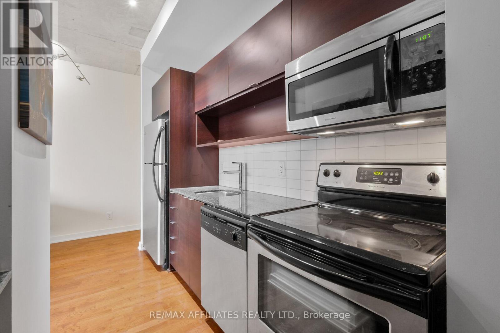 1201 - 324 Laurier Avenue W