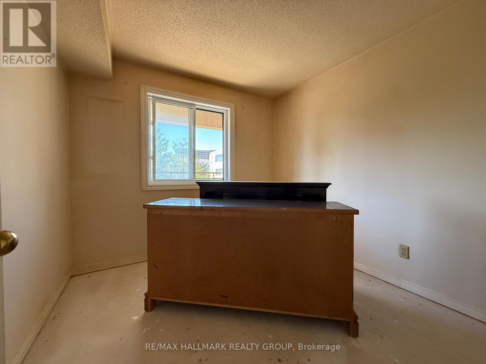 202 - 1490 Heron Road