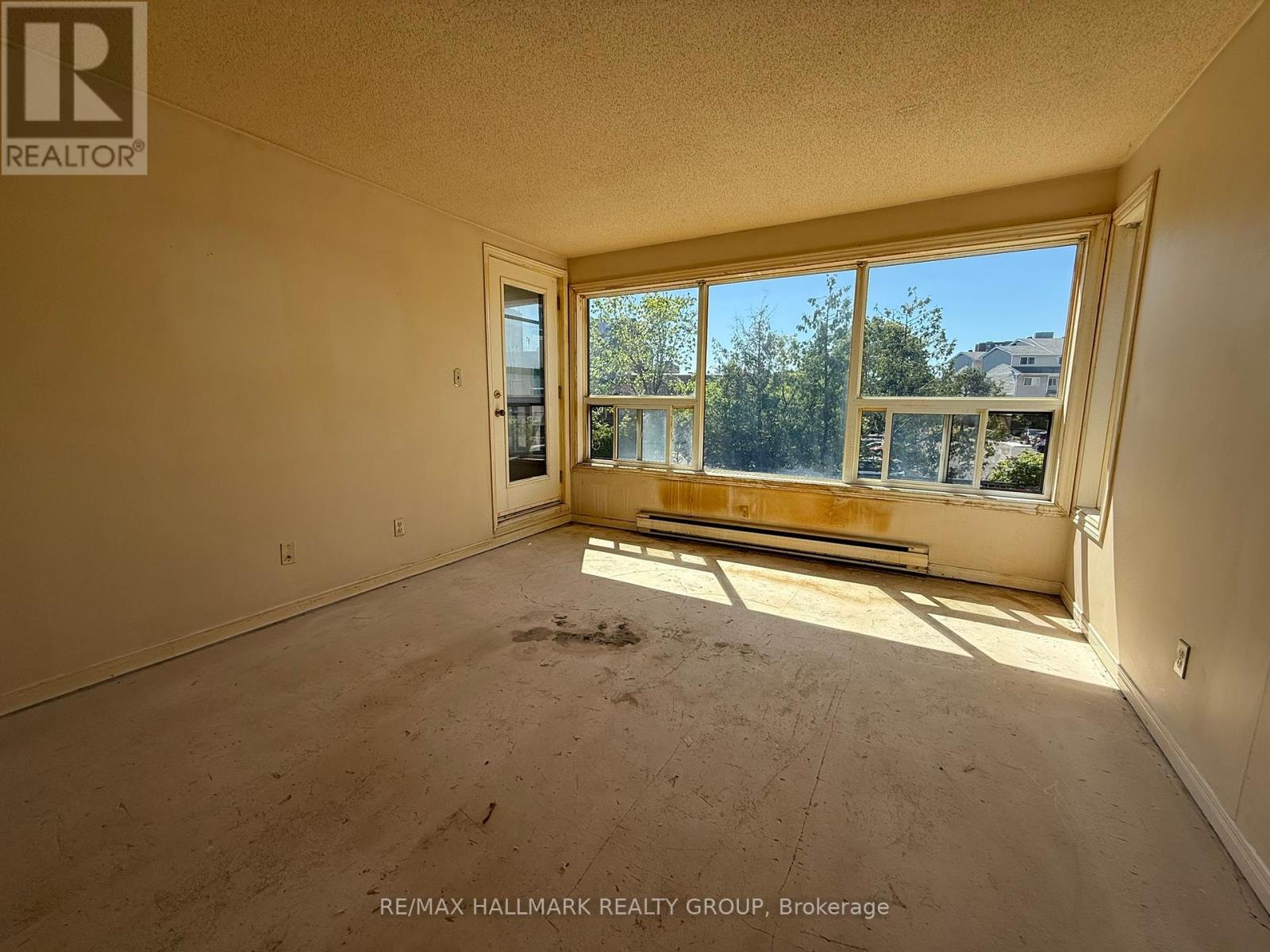 202 - 1490 Heron Road